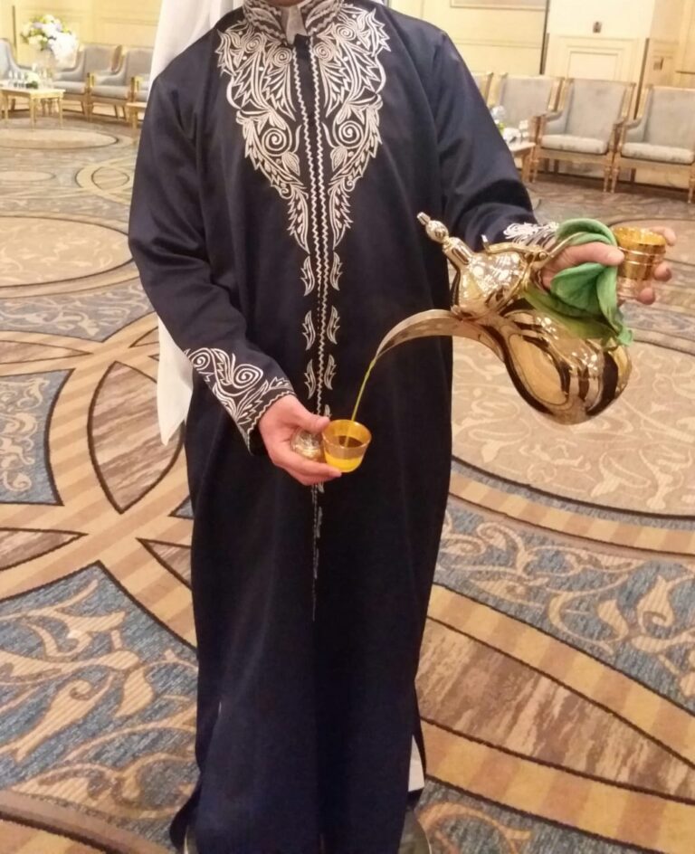 لماذا تختار قهوجي بالرياض من بين خدمات الضيافة الأخرى؟, خدماتنا كقهوجيين محترفين بالرياض, ما يميز صبابين القهوة في الرياض من فريقنا, كيفية حجز قهوجي محترف بالرياض؟, المناطق التي نغطيها في الرياض, الأسئلة الشائعة عن خدمة القهوجي بالرياض, اختبر فرق الضيافة مع قهوجي الرياض المحترف!